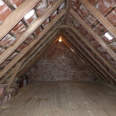 Ein.- oder Zweifamilienhaus mit riesiger Scheune / Werkstatt 