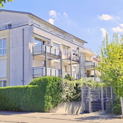 ** Exklusive 4 Zimmer Wohnung mit 2 TG Stellplätzen in TOP Lage **